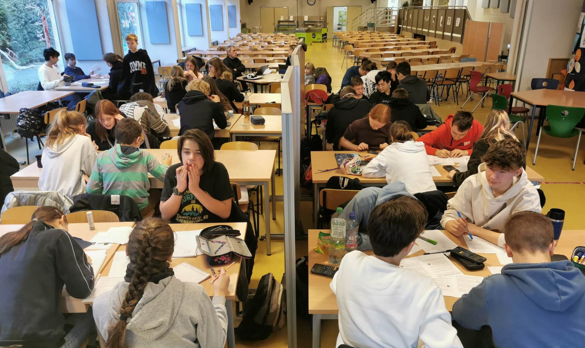LDVC_Bolyai-Mathewettbewerb_Wettbewerb in der großen Mensa